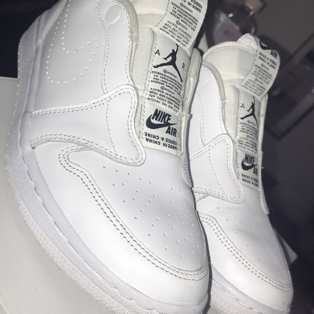 NIKE AIR( comes with box)